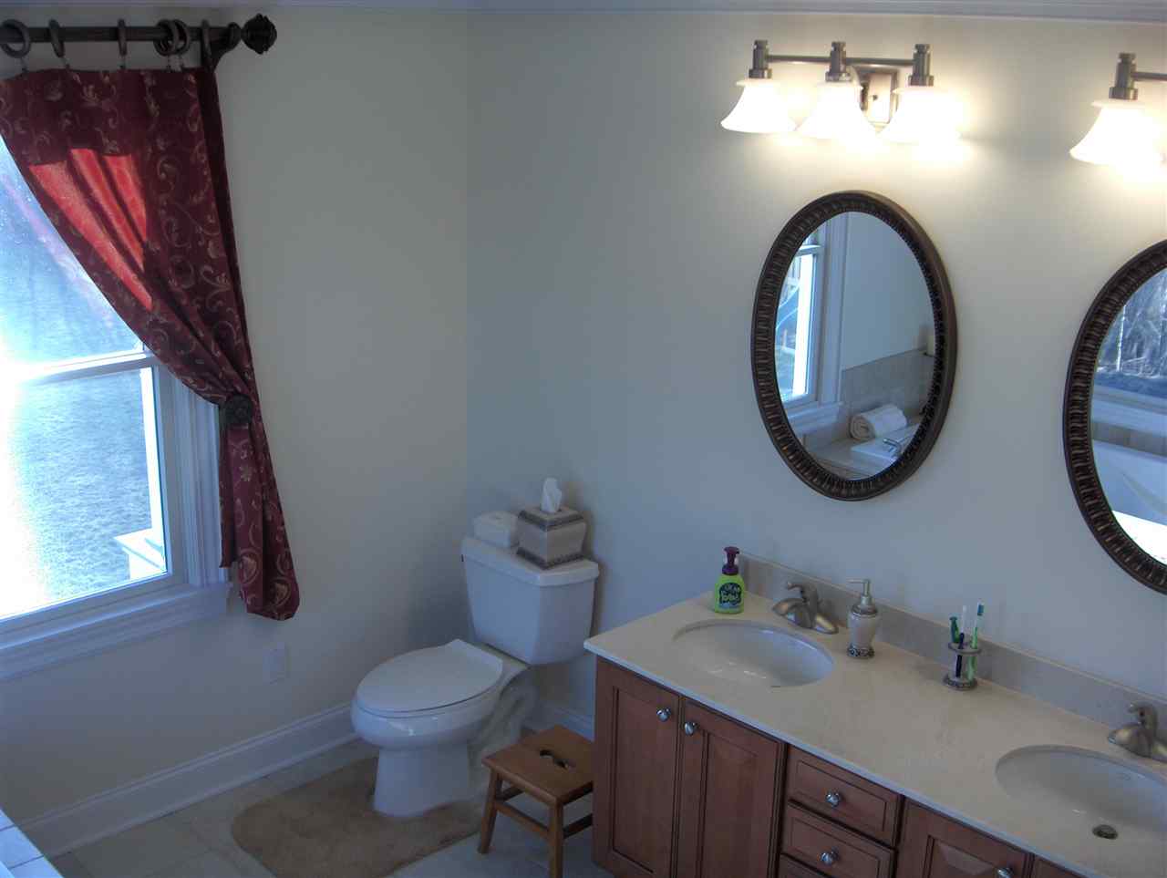 resized-2349823-Master Double Sinks.JPG